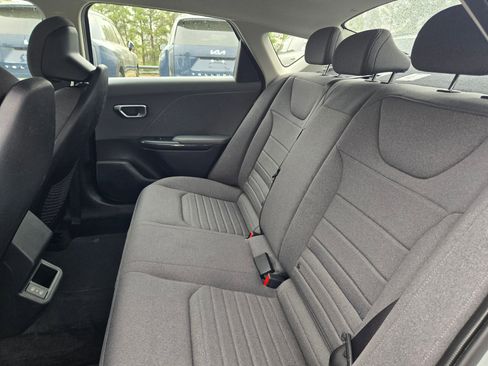 Used 2025 Kia K4 EX image 31