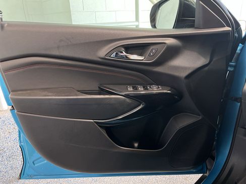 Used 2025 Chevrolet Trax RS w/ Sunroof Package FWD image 25