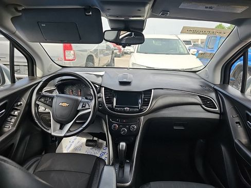 Used 2019 Chevrolet Trax LT w/ LT Convenience Package FWD image 9