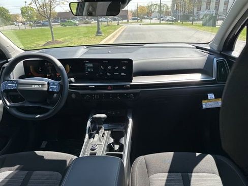 New 2026 Kia Sorento LX FWD image 3