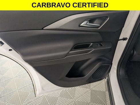 Certified 2025 Chevrolet Equinox EV LT FWD image 24