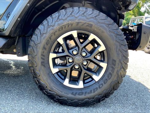 Used 2024 Jeep Wrangler Unlimited Rubicon 4xe AWD/4WD image 8