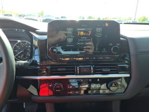 Used 2025 Nissan Pathfinder SL w/ SL Premium Package image 10