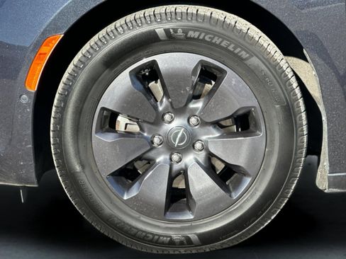 Used 2020 Chrysler Pacifica Limited w/ Quick Oder Package 2EV RED-S image 27