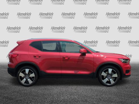 Used 2019 Volvo XC40 T4 Momentum FWD image 11
