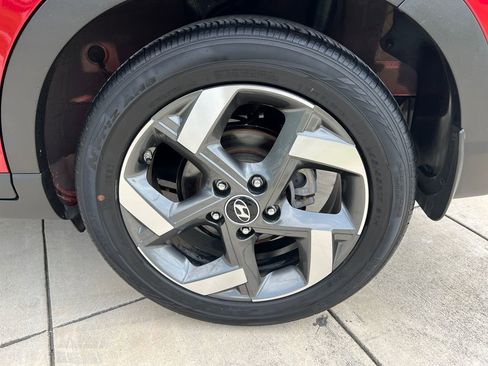 Used 2023 Hyundai Venue Limited FWD image 14