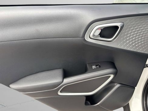 New 2025 Kia Soul LX image 28
