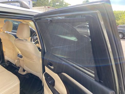 Used 2019 Toyota Highlander XLE image 30