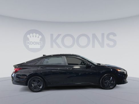 Used 2023 Hyundai Elantra SEL w/ Preferred Accessory Package FWD image 12