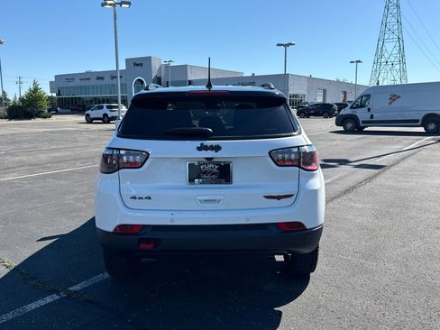 Used 2025 Jeep Compass Trailhawk AWD/4WD image 4