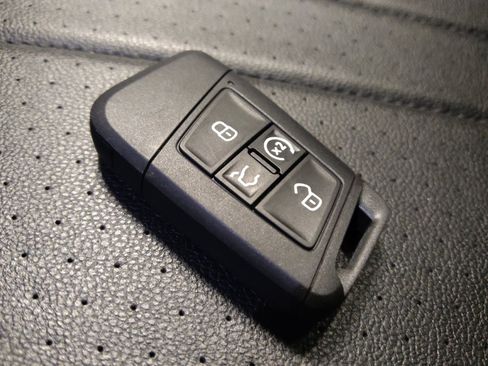 Used 2024 Volkswagen Tiguan SE FWD image 32