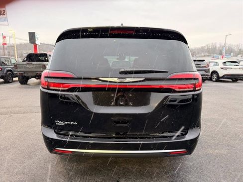 Used 2024 Chrysler Pacifica Pinnacle image 6