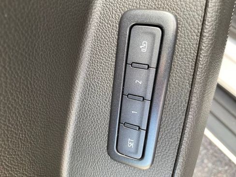 Used 2019 GMC Yukon SLT w/ Premium Edition AWD/4WD image 19