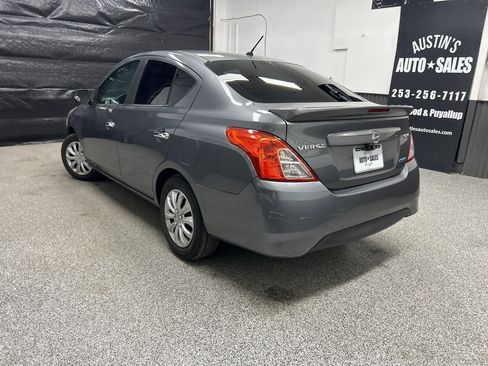 Used 2016 Nissan Versa SV FWD image 4