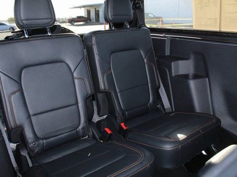 Used 2023 Ford Bronco Badlands w/ Sasquatch Package image 19