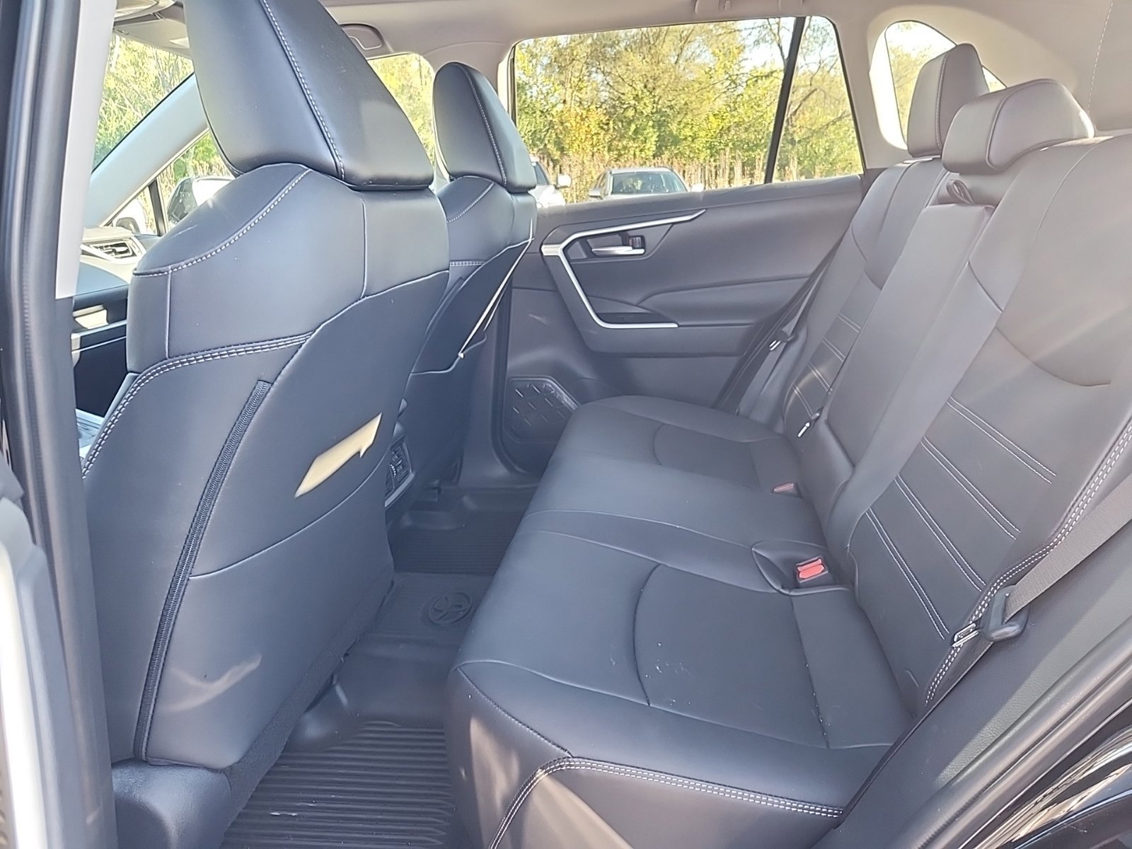 Used 2025 Toyota RAV4 XLE Premium w/ Weather Package AWD/4WD image 21