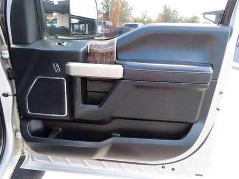 Used 2017 Ford F250 Lariat w/ Lariat Ultimate Package AWD/4WD image 52