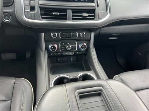 Used 2024 GMC Yukon SLT image 17