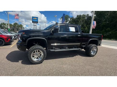 Used 2024 Chevrolet Silverado 2500 High Country w/ Technology Package AWD/4WD image 6