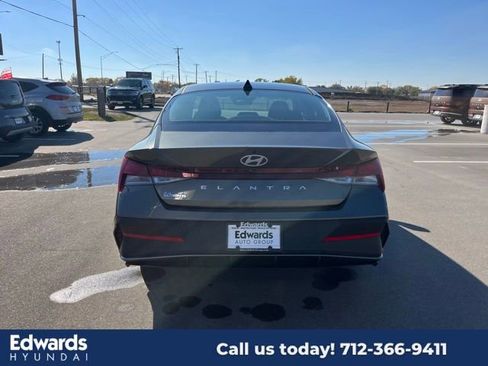 New 2025 Hyundai Elantra SE image 6
