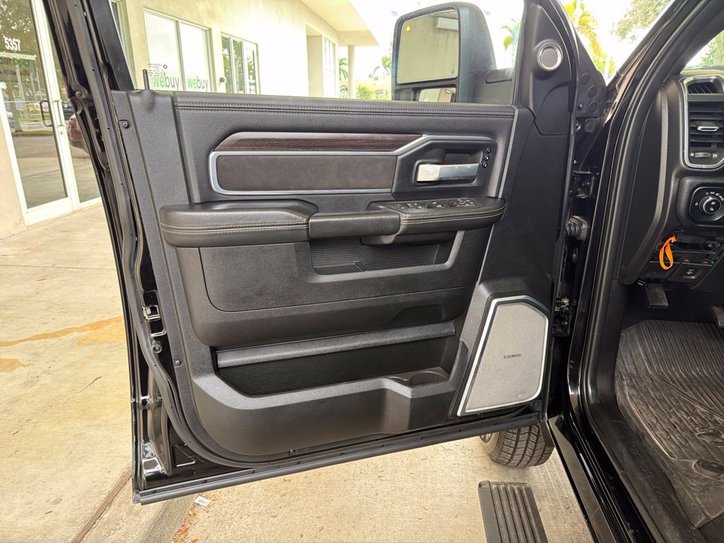 Used 2025 RAM 3500 Laramie AWD/4WD image 41