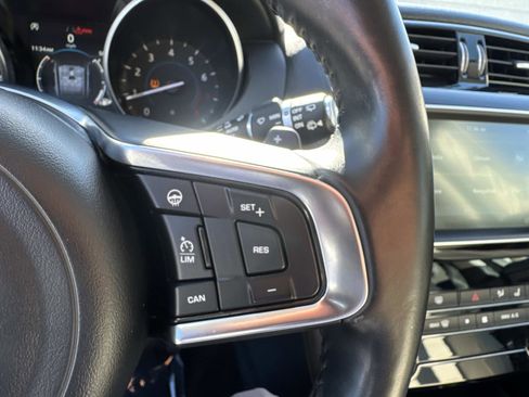 Used 2018 Jaguar F-PACE Prestige image 20