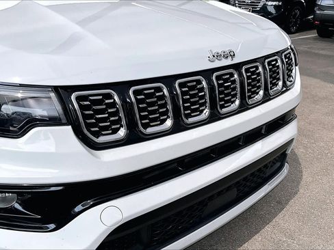 Used 2025 Jeep Compass Limited AWD/4WD image 29
