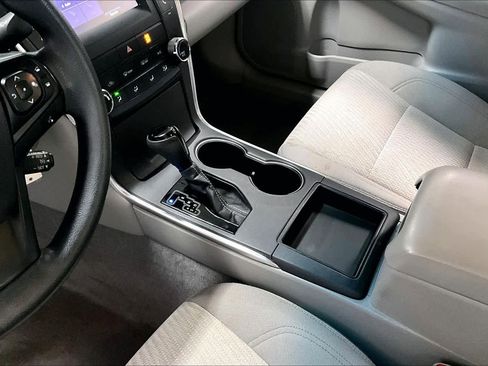 Used 2017 Toyota Camry LE FWD image 14