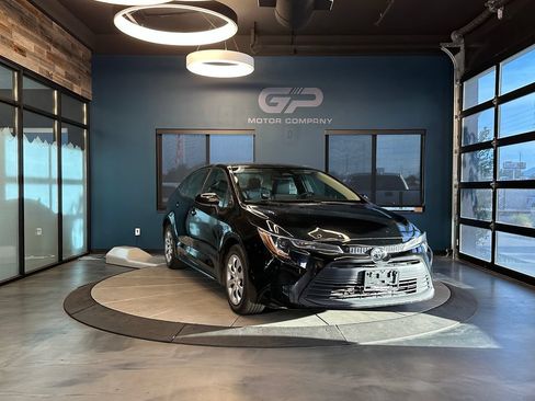 Used 2023 Toyota Corolla LE FWD image 1