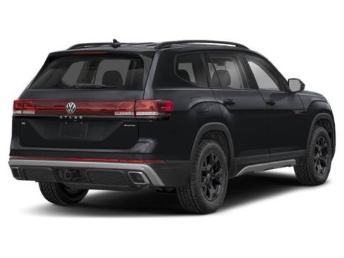New 2026 Volkswagen Atlas Peak Edition image 2