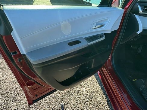 Used 2025 Toyota Sienna XLE image 11