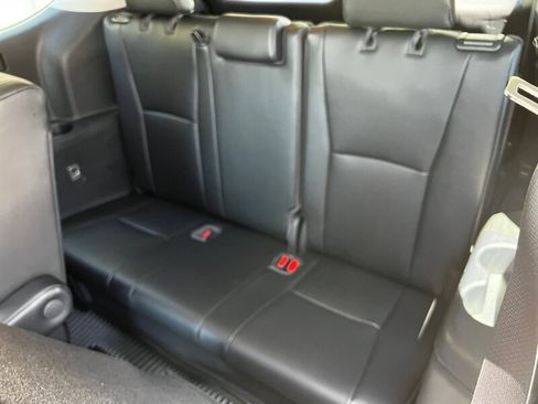 Used 2022 Toyota Highlander XLE AWD/4WD image 26