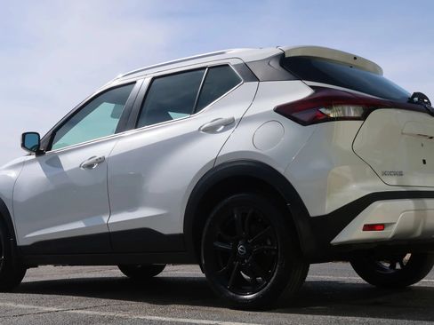 Used 2023 Nissan Kicks SV FWD image 13