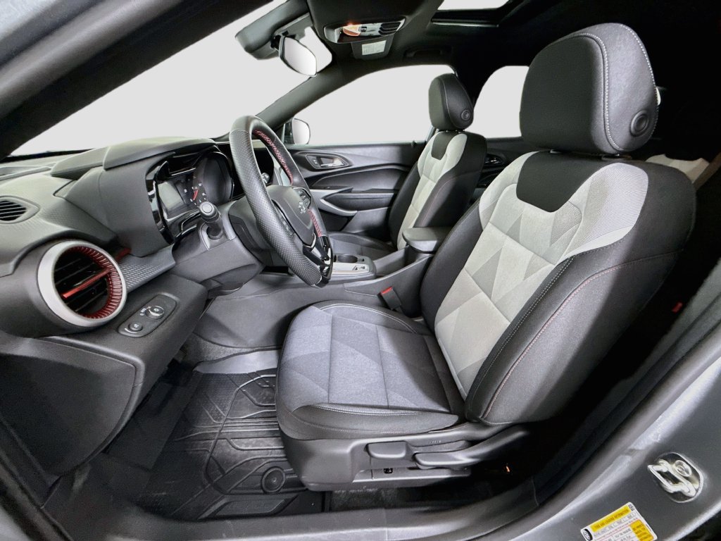 Used 2026 Chevrolet Trax RS w/ Sunroof Package FWD image 20