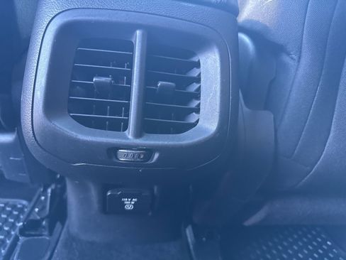 Used 2014 Jeep Cherokee Latitude w/ Comfort/Convenience Group image 17