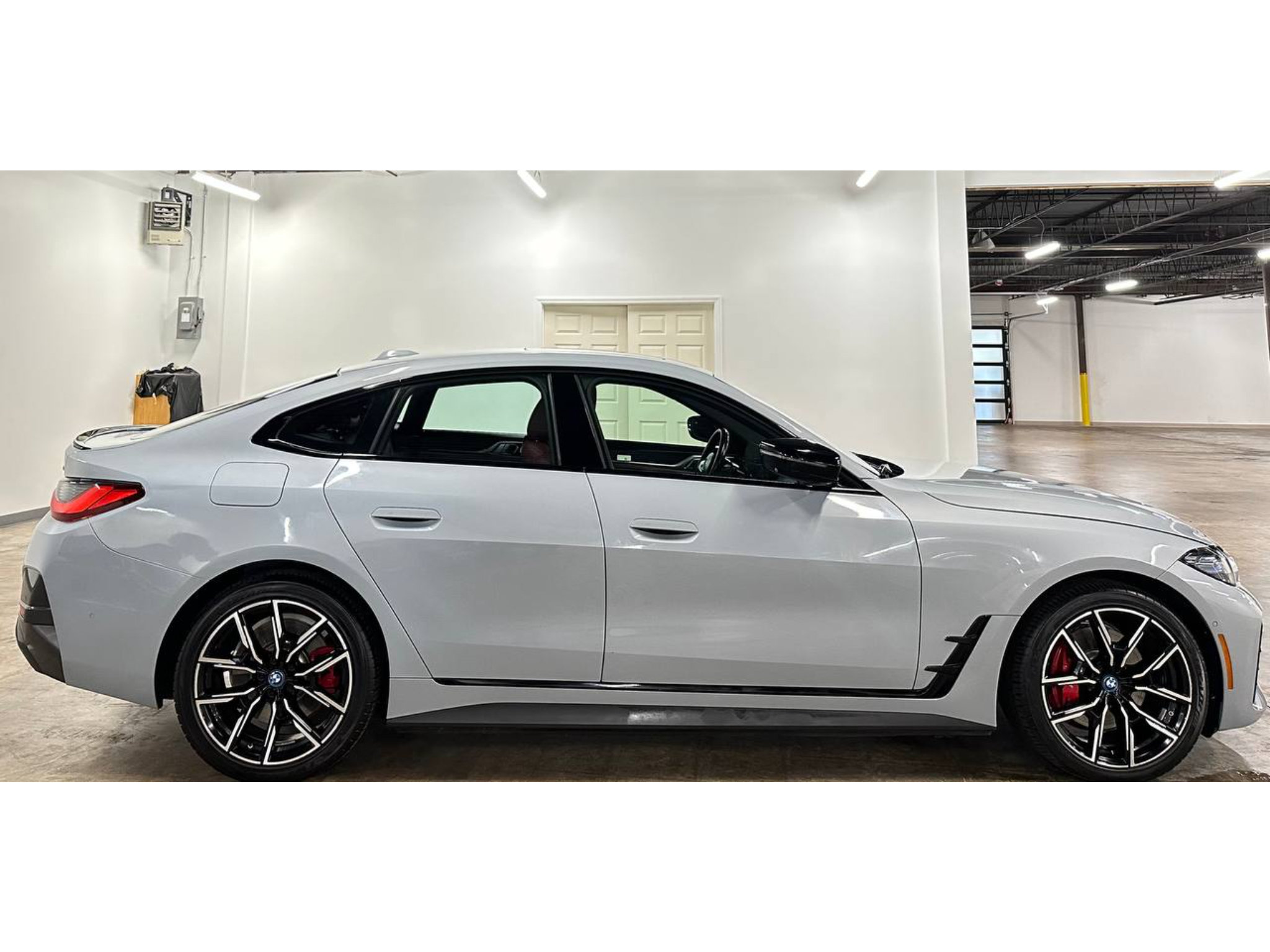Used 2023 BMW i4 eDrive40 w/ M Sport Package RWD image 9