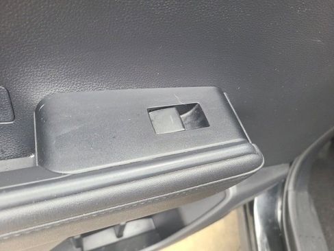 Used 2024 Toyota Highlander XLE image 16