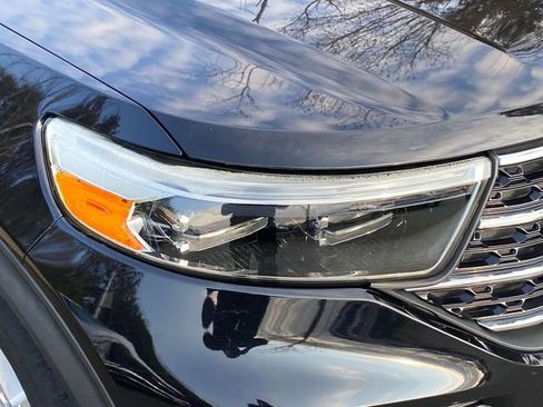 Used 2021 Ford Explorer XLT image 4
