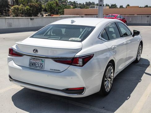 Used 2021 Lexus ES 300h w/ Accessory Package 2 FWD image 4