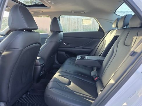 New 2025 Hyundai Elantra Limited image 11