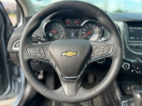 Used 2017 Chevrolet Cruze LT w/ Convenience Package FWD image 14