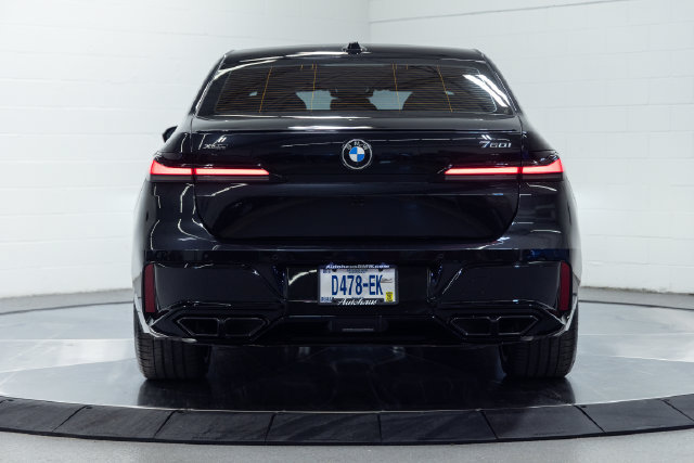 Certified 2023 BMW 760i xDrive w/ Luxury Rear Seating Package AWD/4WD image 7