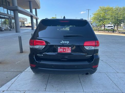 Used 2019 Jeep Grand Cherokee Laredo w/ 18" Wheel & 8.4" Radio Group AWD/4WD image 5
