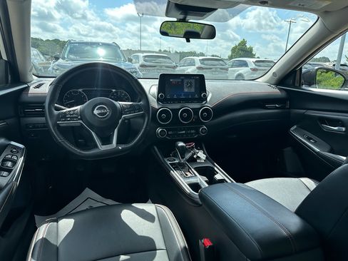 Used 2025 Nissan Sentra SR w/ SR Premium Package FWD image 11