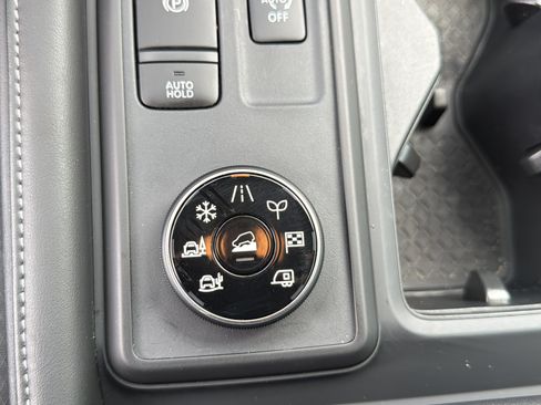 Used 2025 Nissan Pathfinder S AWD/4WD image 40