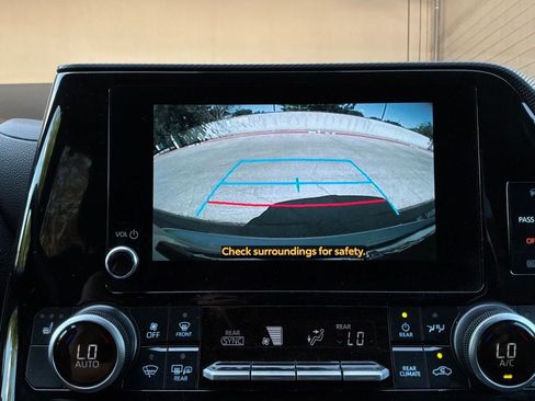Used 2025 Toyota Highlander XSE AWD/4WD image 38