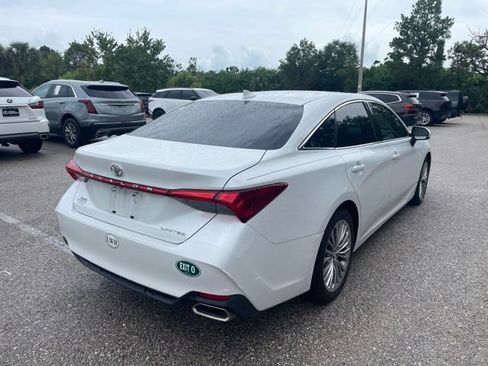 Used 2019 Toyota Avalon Limited FWD image 2