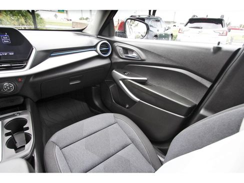 Used 2024 Chevrolet Trax LS w/ LS Convenience Package FWD image 10