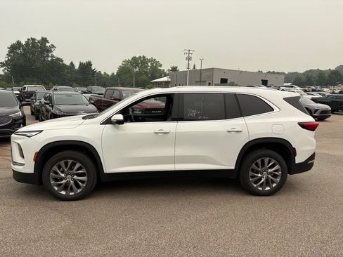 Used 2026 Buick Enclave Preferred AWD/4WD image 2