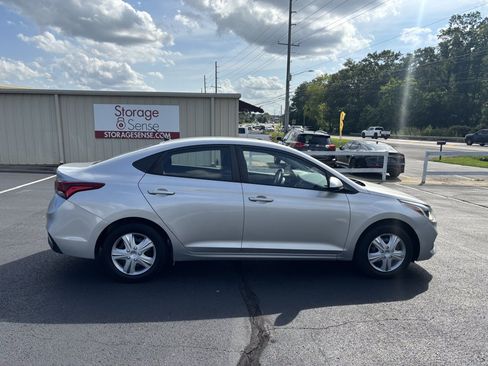 Used 2018 Hyundai Accent SE FWD image 3